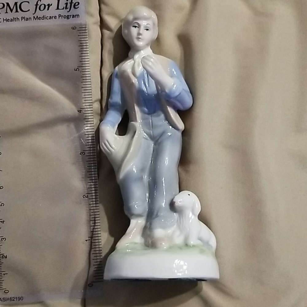 6 1/4 inch espadstatue   with milkglass glaze